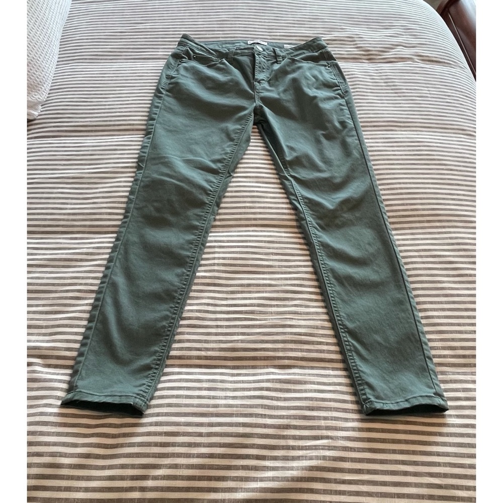 Effortless Ankle Jeans From Kensie!